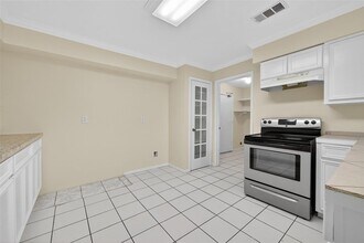 6415 Grandvale Dr in Houston, TX - Building Photo - Building Photo