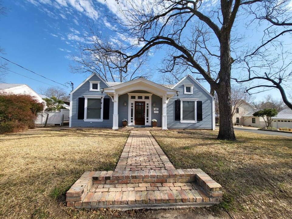 307 Rose St in Fredericksburg, TX - Building Photo