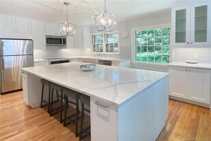 177 Brett Rd in Fairfield, CT - Building Photo