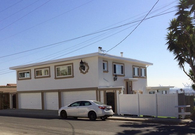 674 W 27th St in San Pedro, CA - Foto de edificio - Building Photo