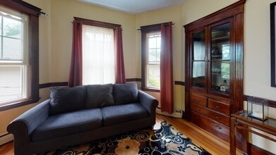 20 Oakland St, Unit #1 in Newton, MA - Foto de edificio - Building Photo