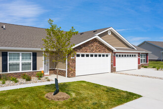 Redwood Superior Township in Superior Township, MI - Foto de edificio - Building Photo