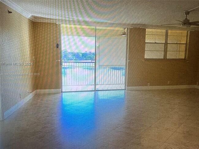 property at 3100 W Rolling Hills Cir