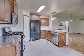 2545 W Blueberry Cir in Hayden, ID - Foto de edificio - Building Photo