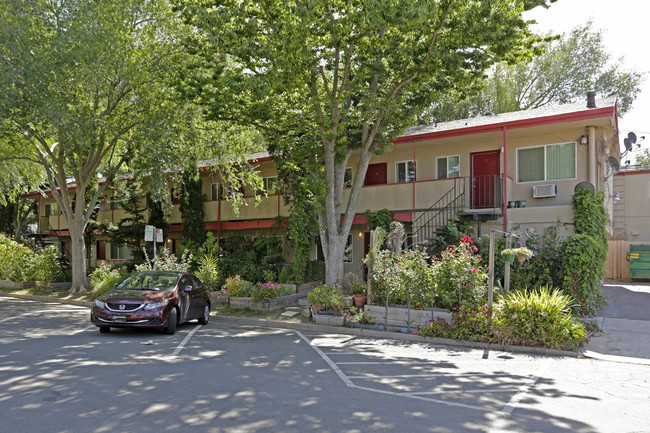 2500 Q St in Sacramento, CA - Foto de edificio - Building Photo