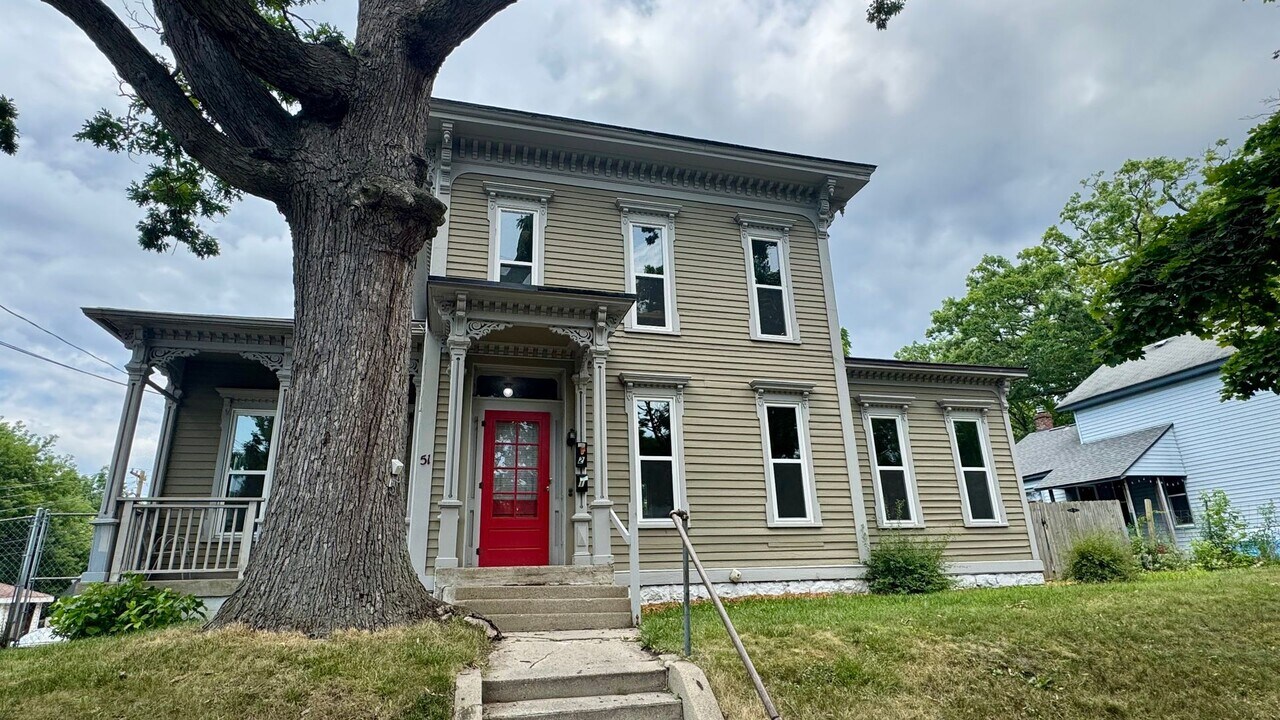 51 Caledonia St NE in Grand Rapids, MI - Building Photo