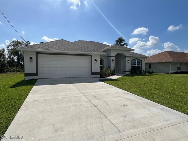 410 SE 1st Terrace in Cape Coral, FL - Foto de edificio - Building Photo