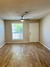 504 S 28th St in Nederland, TX - Foto de edificio - Building Photo