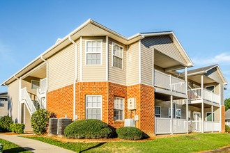 The Oaks Apartments in Sanford, NC - Building Photo - Building Photo