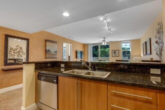 610 Clematis St, Unit 217 in West Palm Beach, FL - Building Photo - Building Photo