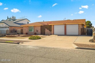 2228 Robert Wynn St in El Paso, TX - Building Photo - Building Photo