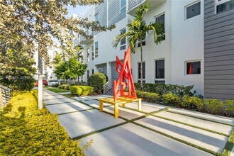 9187 NW 33rd St in Doral, FL - Building Photo - Building Photo