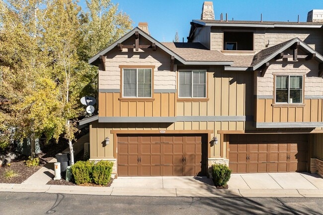 property at 852 W Carving Edge Ct