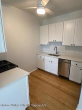 16 Abeel St, Unit 2 in Kingston, NY - Foto de edificio - Building Photo