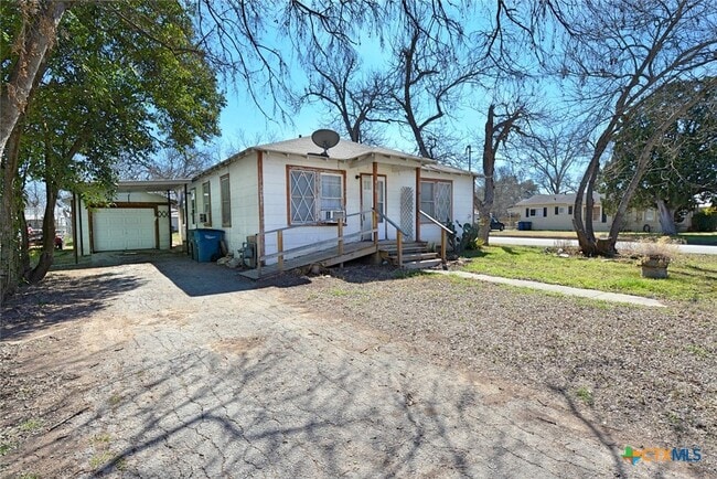 910 Pine St in New Braunfels, TX - Building Photo - Building Photo