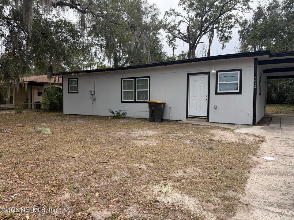 4692 Portsmouth Ave in Jacksonville, FL - Building Photo