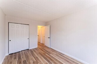 71-27 Park Ave-Unit -#B2 in Queens, NY - Building Photo - Building Photo