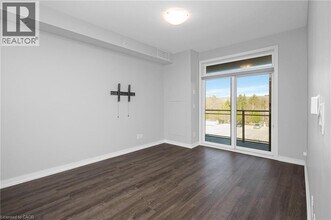 457 Plains Rd E in Burlington, ON - Building Photo - Building Photo