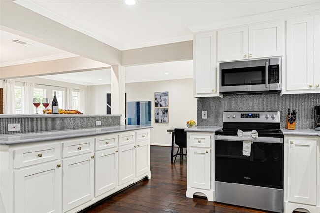 property at 5534 Loch Lomond Dr