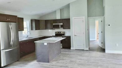 2940 Sarletto St in North Port, FL - Foto de edificio - Building Photo