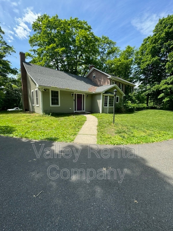 4 Lawrence Plain Rd in Hadley, MA - Building Photo - Building Photo