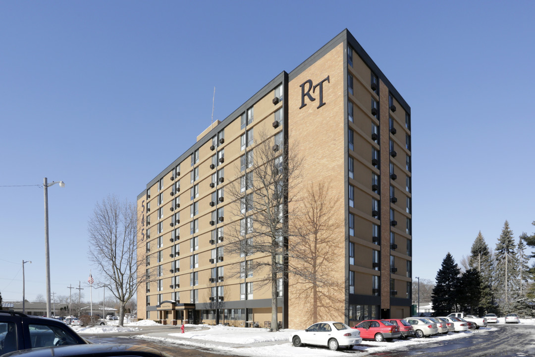 Ridgewood Towers in East Moline, IL - Foto de edificio