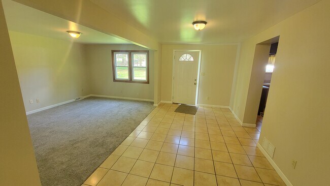 2107 Plymouth Dr in Uniontown, OH - Building Photo - Building Photo