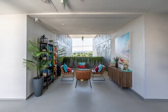 The North in Northridge, CA - Foto de edificio - Building Photo
