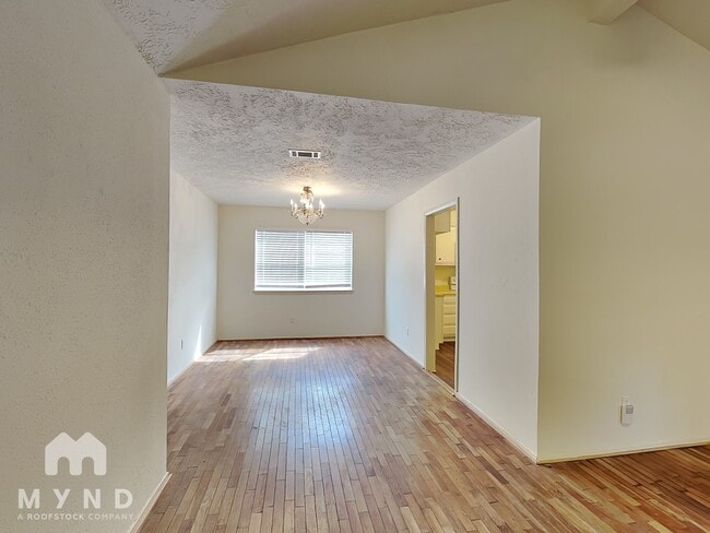 4202 Chestergate Dr in Spring, TX - Foto de edificio - Building Photo