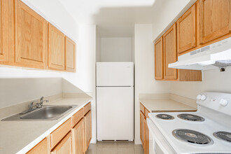 Harrison Court Apartments in Upper Darby, PA - Foto de edificio - Interior Photo