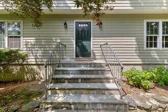 8 Old Pound Rd in Pound Ridge, NY - Building Photo - Building Photo