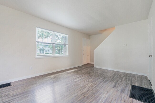 Beechmont Townhomes in Louisville, KY - Foto de edificio - Interior Photo