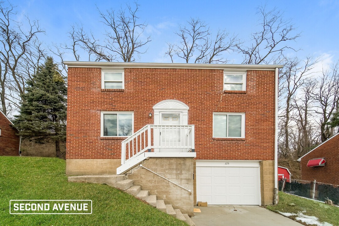 175 Mahoning Dr in Pittsburgh, PA - Building Photo