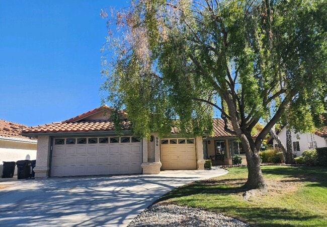 property at 906 Spyglass Ct
