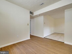 752 225th St, Unit 752 in Pasadena, MD - Foto de edificio - Building Photo