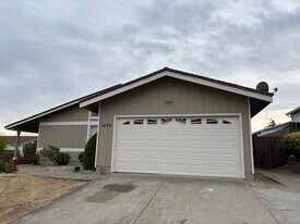 1879 Pheasant Dr in Hercules, CA - Building Photo