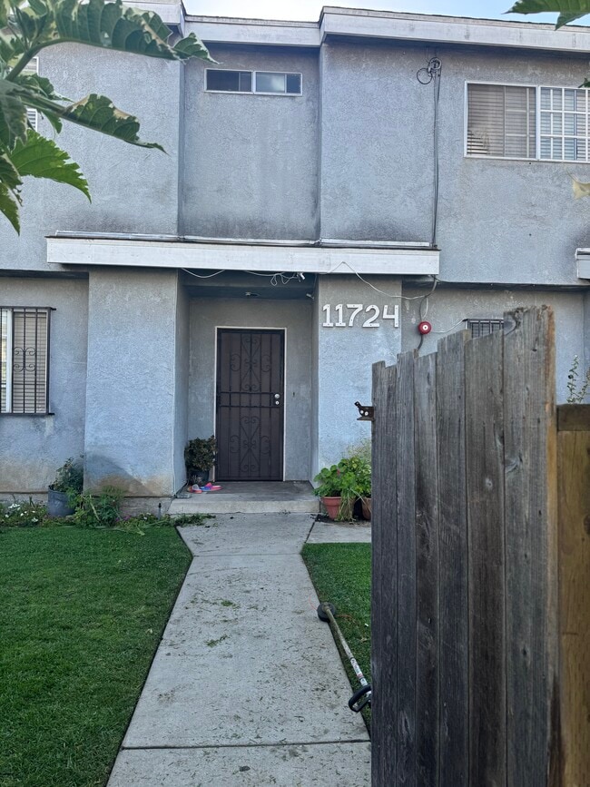 11724 Truro Ave, Unit Townhouse
