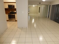 9140 SW 123rd Ct, Unit 301 in Miami, FL - Foto de edificio - Building Photo