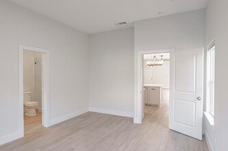 13705 Biggs St in Dallas, TX - Foto de edificio - Building Photo