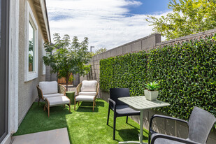 Bungalows on Bowlin Apartments