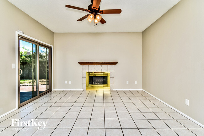 2710 W Camino Del Medrano in Tucson, AZ - Foto de edificio - Building Photo
