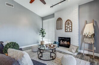 1726 Ascension Point Dr in Arlington, TX - Foto de edificio - Building Photo