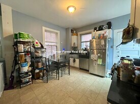 210 Harvard St, Unit 2 in Cambridge, MA - Building Photo