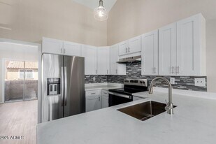 4601 N 102nd Ave in Phoenix, AZ - Building Photo