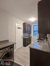 711 W Brompton Ave, Unit 705-23 in Chicago, IL - Building Photo - Building Photo
