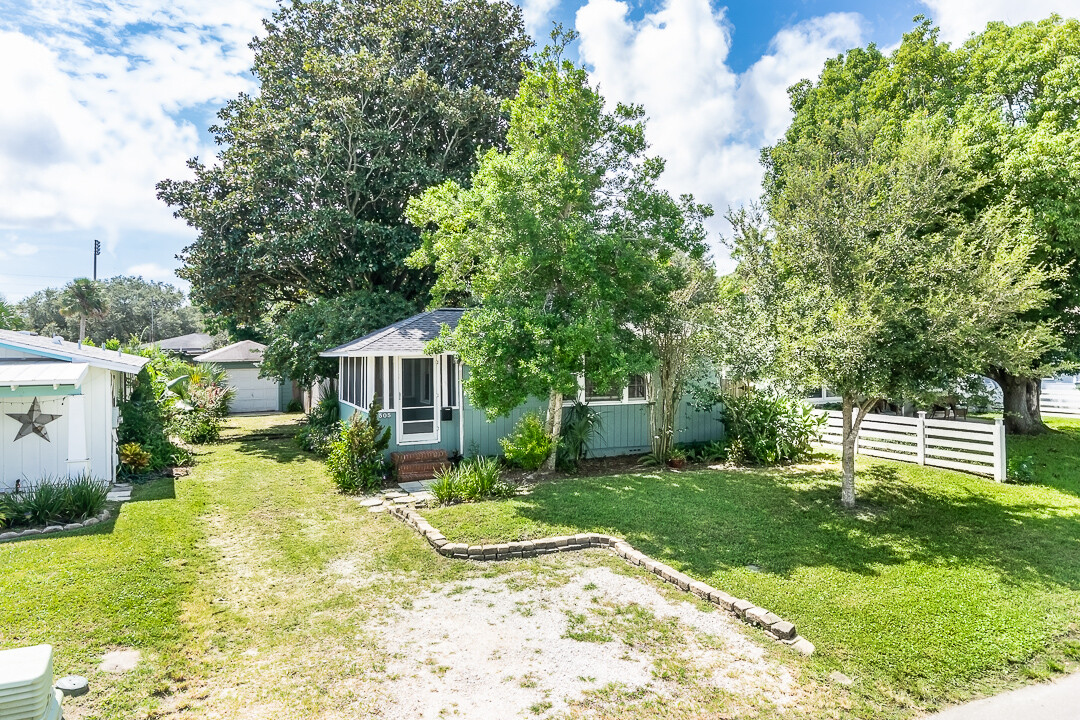 505 Hopkins St in Neptune Beach, FL - Building Photo