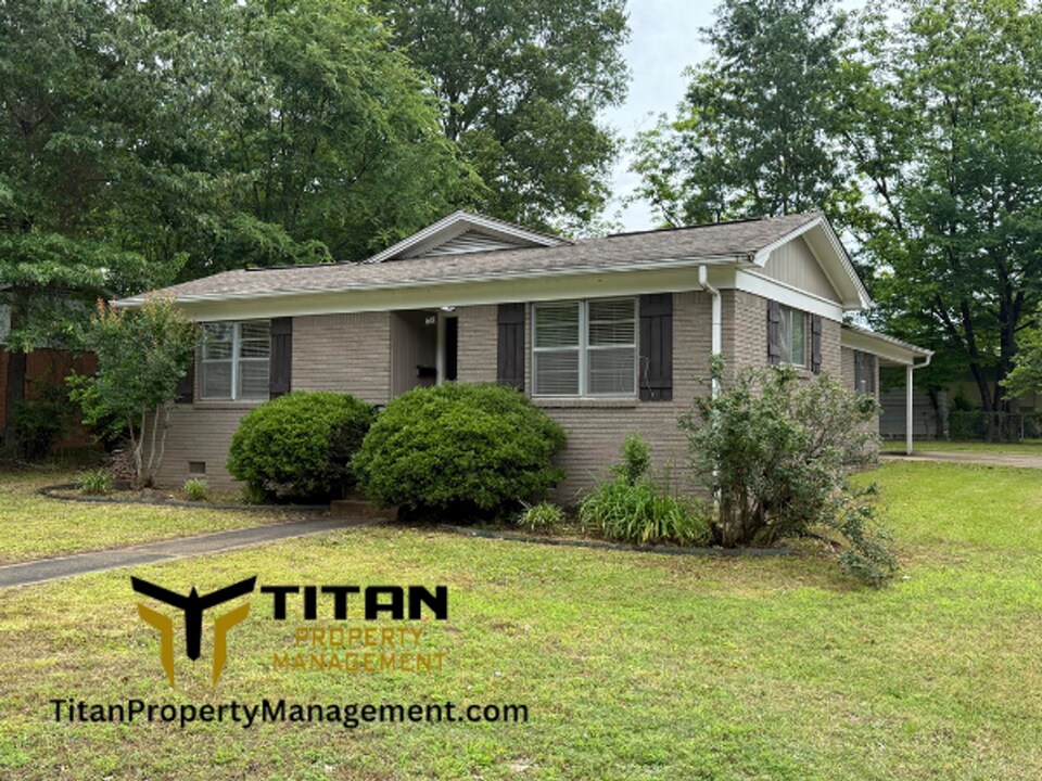 601 W Saline Cir in Benton, AR - Building Photo