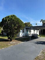 480 NE 127th St in North Miami, FL - Building Photo