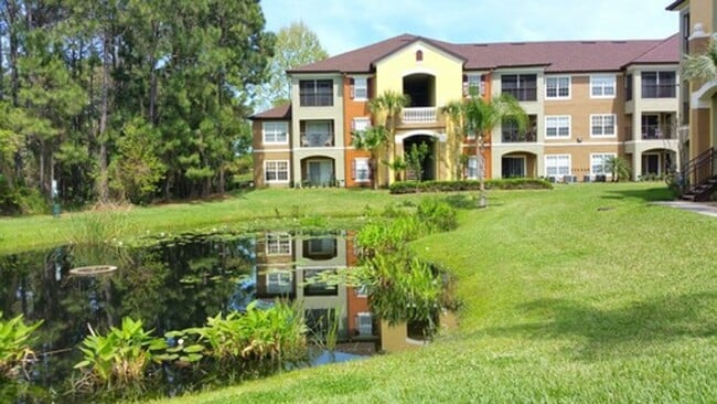 802 Crest Pines Dr in Orlando, FL - Building Photo - Building Photo