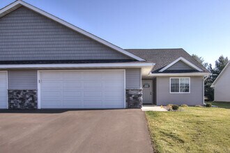 1624 Gunston Dr in New Richmond, WI - Building Photo - Building Photo